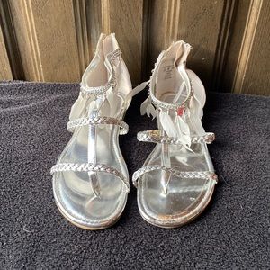 Used bongo size 10 silver sandal